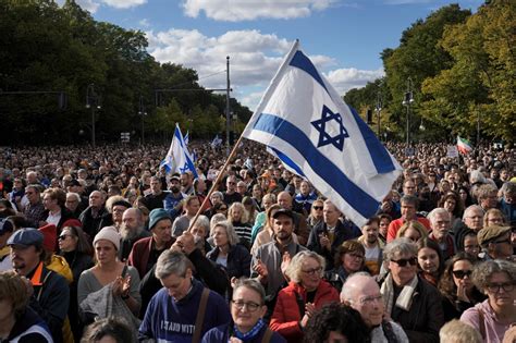 German leaders voice outrage and thousands rally in Berlin in reaction to rising antisemitism